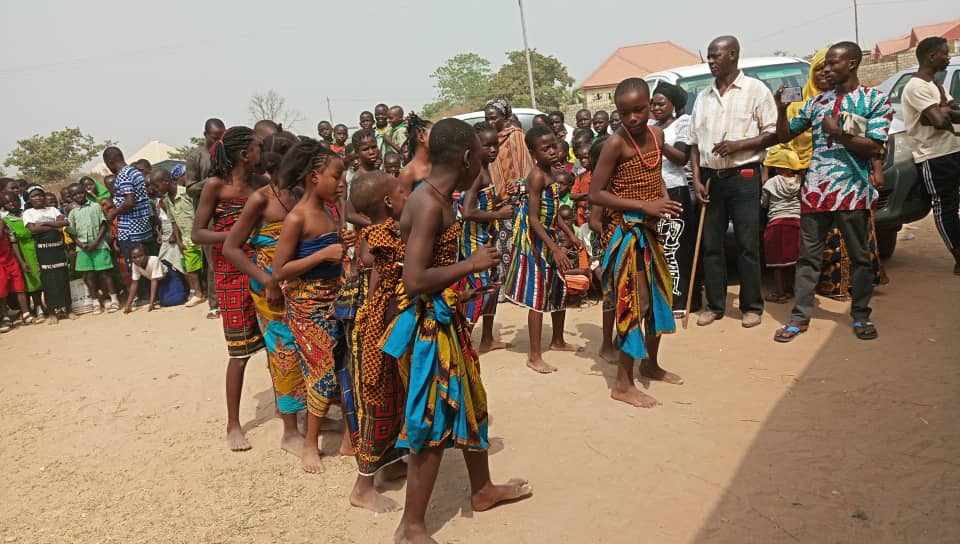 Pupils of LEA Jeida display at the dual desk hand over ceremony by WFI